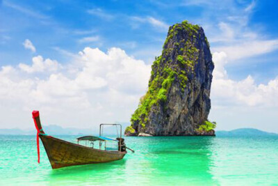 Wandbild: Thailändisches traditionelles hölzernes Longtail-Boot und schöne [...]