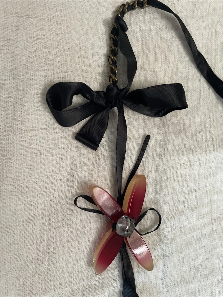 Impresionante cinturón o collar llamativo Marni con cinta de raso resina y pedrería Foto 3 de 4