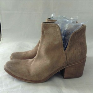 barris block heel bootie