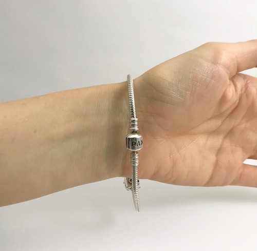 Pandora Sterling Silver Charm Bracelet with 4 Silver Pandora Charms, 26.27 Grams - Picture 5 of 11