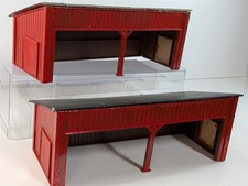 ERTL DOS (2) Cobertizos de animales inclinados a máquina escala 1/64 S edificio construido