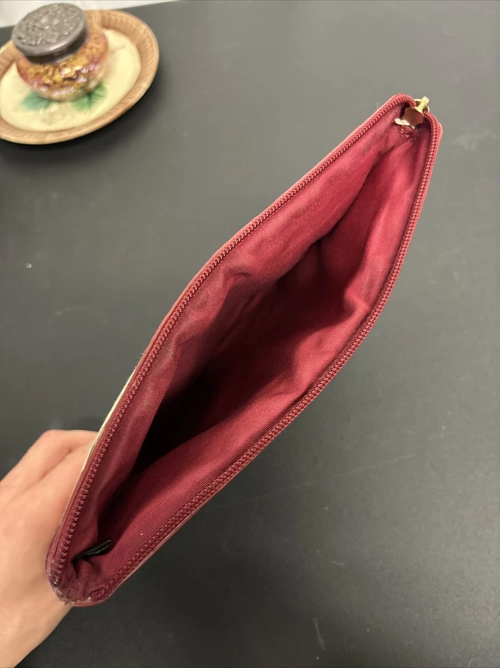 Funda iPad COACH Logo Caqui Rojo Cremallera Cuero Borde Acolchada con Corazones Foto 3 de 3