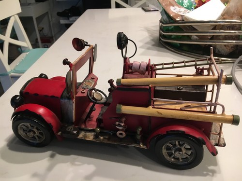 Vintage Metal Fire Truck Vehicle Kids Car Toy Home Table Decor -classic model