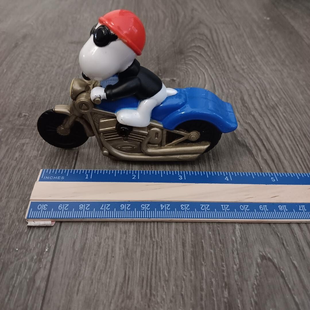 Snoopy Joe Cool Motorcycle Toy with Red Helmet Burger King Action Figure