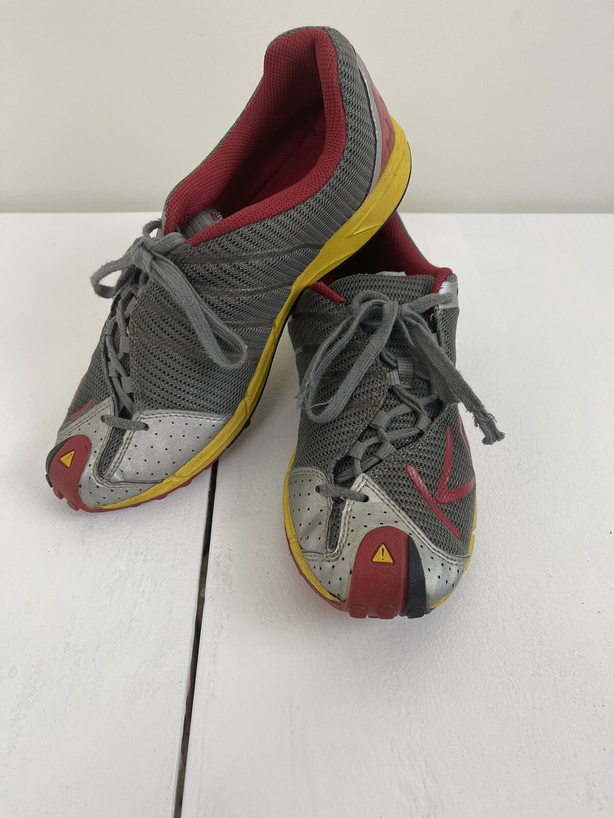 Scarpe da trail running Keen A86 grigie rosse gialle da uomo 8 5