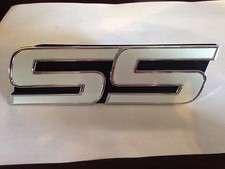 1983 - 1988 White Monte Carlo Ss Grill Emblem With Black Bracket