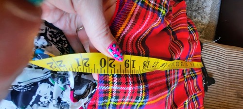 Unbranded Red Kilt Size 32 ladies shorter 20in length punk ect - Picture 8 of 8