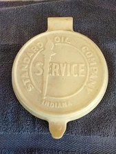 VTG. Original Standard Oil Company Indiana Service Lubester MOLDED PLASTIC Lid