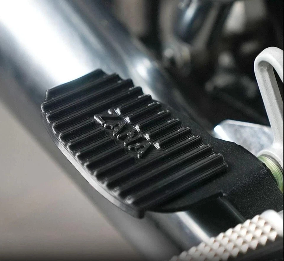 PAR REPOSAPIÉS TRASERO NEGRO APTO PARA HONDA CB350 Foto 3 de 4