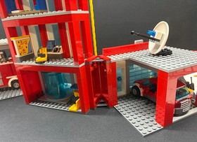 LEGO City Fire Station Complete w/6 MiniFigures Dog & Instructions Set #60110