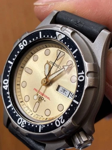Seiko 7C43-6A00 Professional 200m Diver Quartz Watch Titanium Vintage Japan