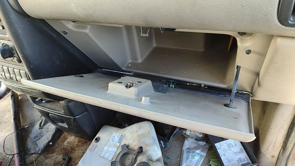 97-00 Chevy Venture Glove Box Assembly Complete Door With Latch Oem 52c Neutral - Image 2 of 2