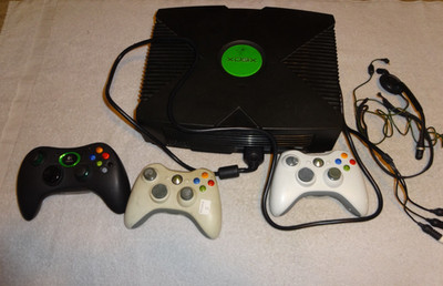 original Microsoft Xbox Classic Black Console+ 3 controllers+ more no power cord