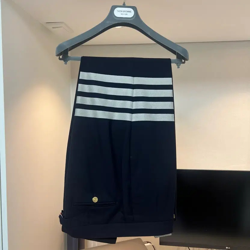 Tommy Hilfiger Classic Navy 4-Piece Suit - Pre-Owned thumbnail 3