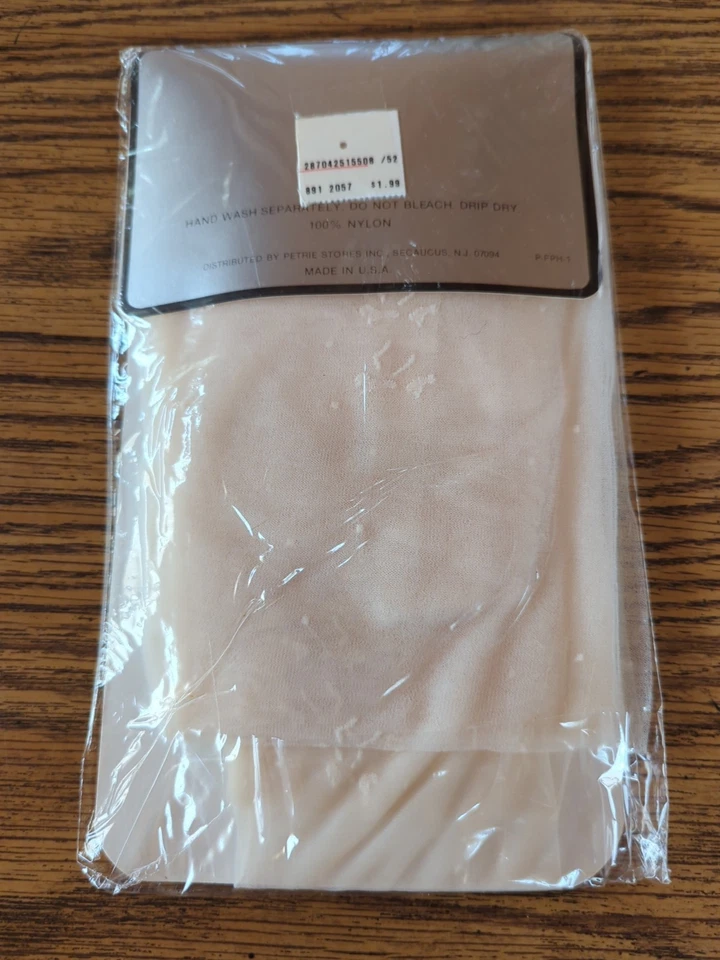 Nuevas pantimedias vintage Marianne texturizadas talla B ultra transparentes lazos y puntos blanco roto Foto 3 de 3