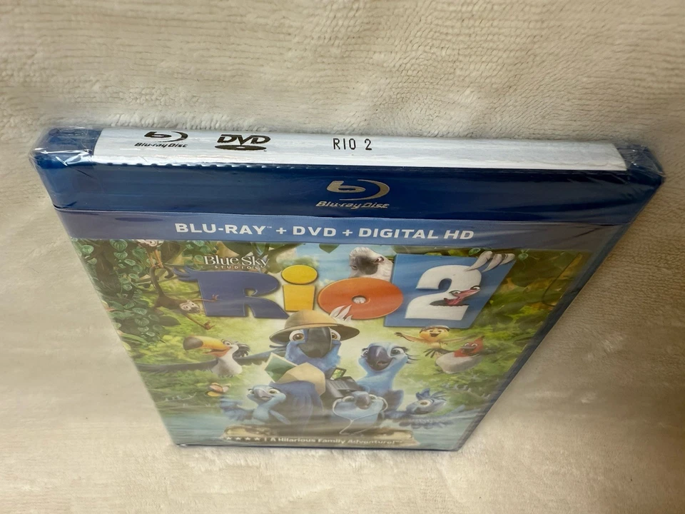Rio 2 (Blu-Ray + DVD, 2014) Anne Hathaway - Bruno Mars - Jamie Foxx - New Sealed - Image 2 of 3