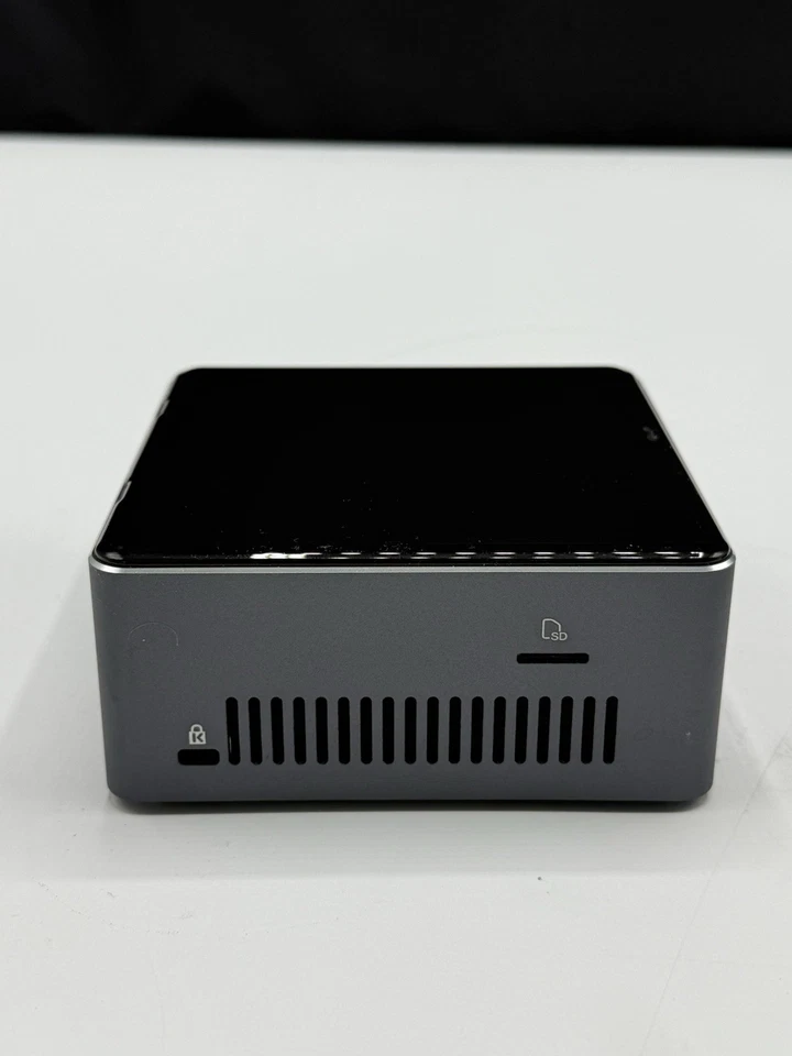 Intel NUC NUC7I3BNH i3-7100U 2,40 GHz 8 GB DDR4 RAM 256 GB SSD Windows 10 Pro Foto 4 de 4