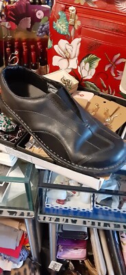 Merrell  Slip On Hiking Shoes Black Leather  Womens Sz 8 US