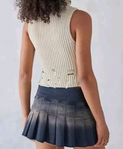 Urban Outfitters Cream Distressed Funnel Neck Top BNWT Size Small RRP £36 - Picture 3 of 8