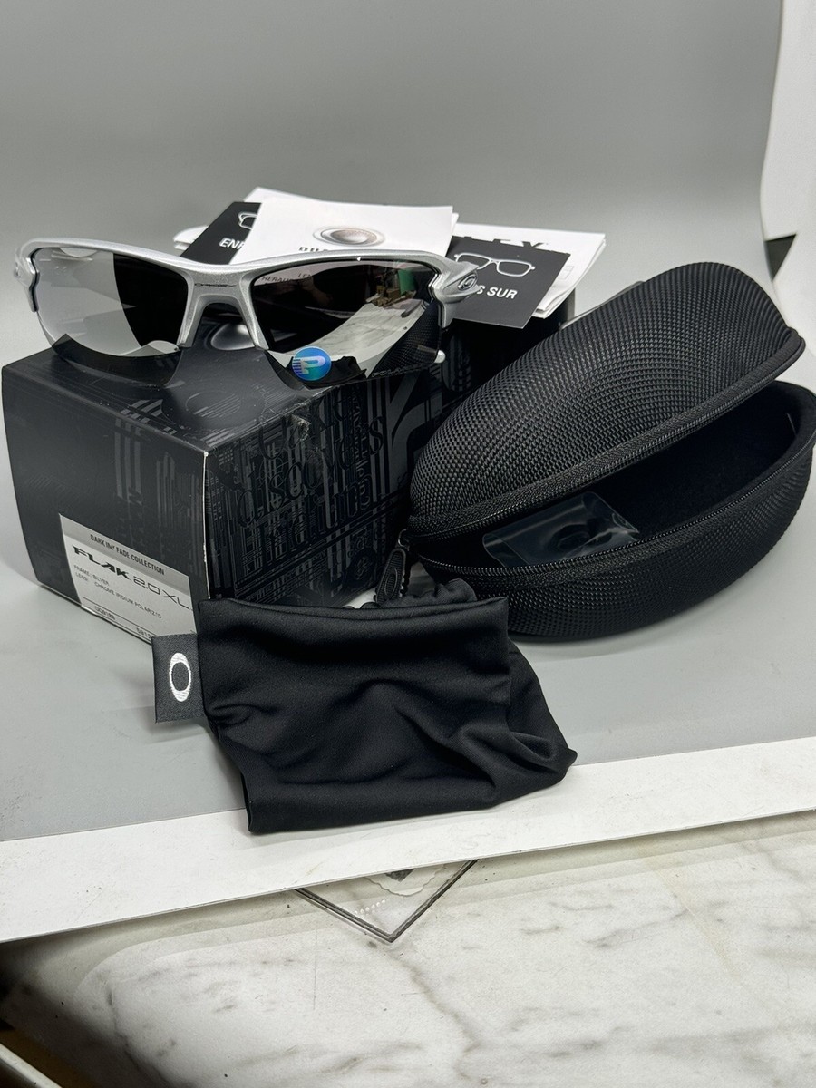 Brand New OAKLEY FLAK 2.0 XL Silver W/ Chrome Iridium Brand New OAKLEY FLAK 2.0 XL Silver W/ Chrome Iridium
