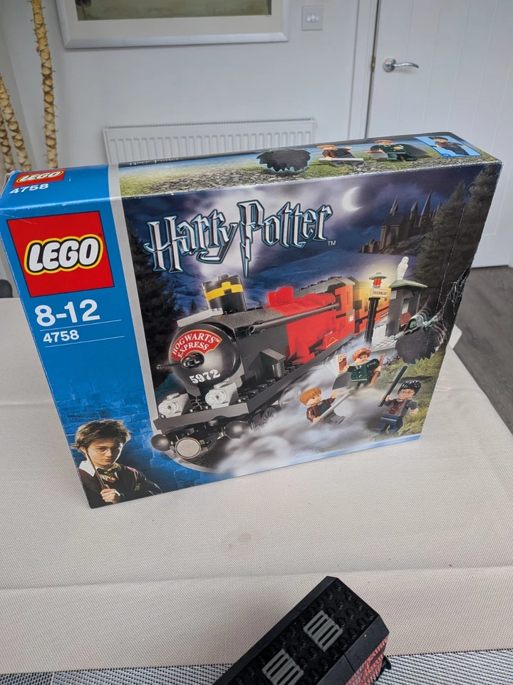 LEGO Harry Potter 4758 Hogwarts Express, photo 2 of 5