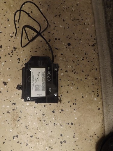 GE TQST1MOD2 3 POLI 20 AMP 120/240 VAC SHUNT TRIP Cat TQST1 mod2BOLT ON BREAKER - Foto 3 di 3