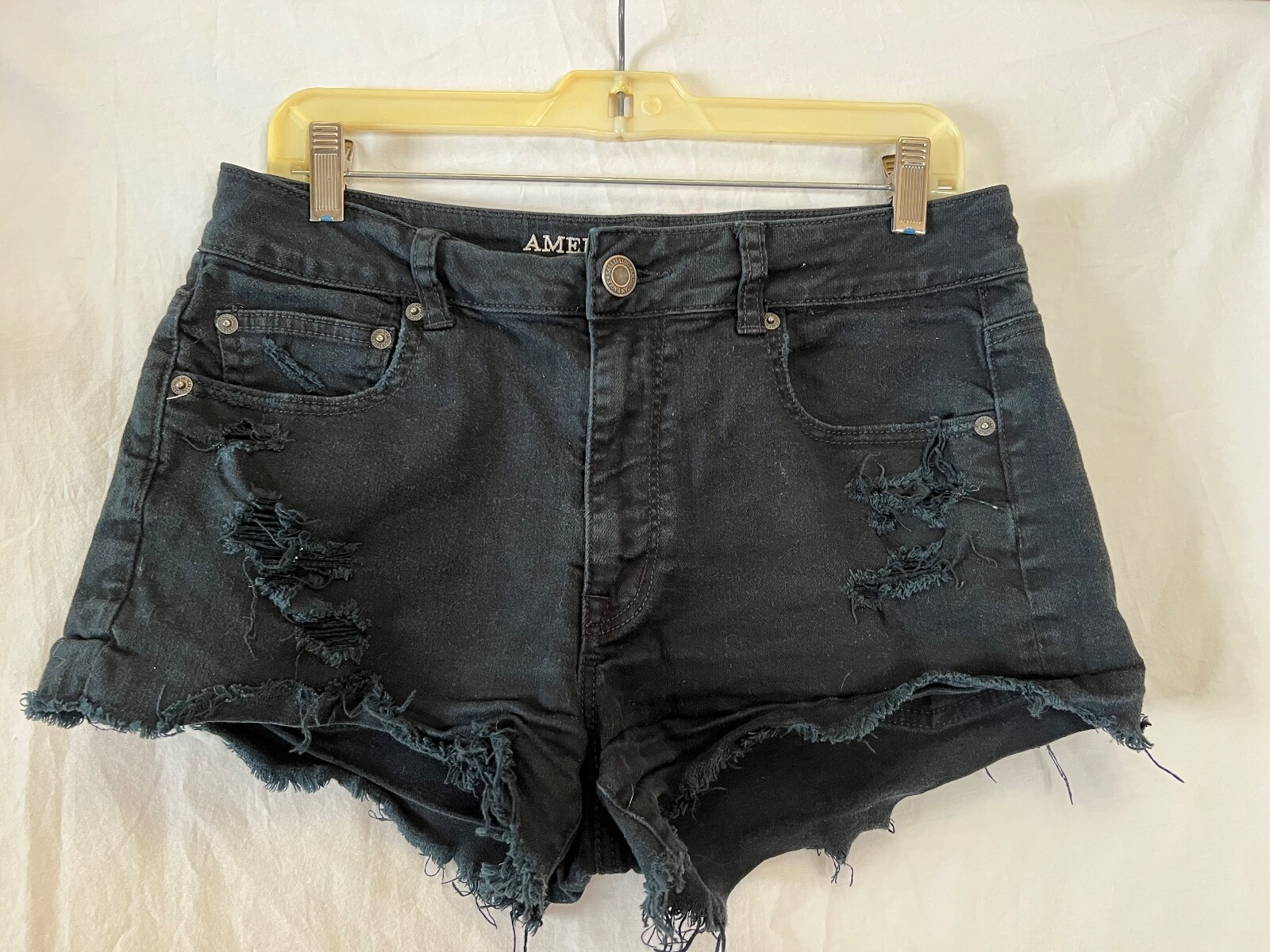 https://www.adjovan.com/american-eagle-jean-shorts-size-12-black-distressed-RUFBH1lTWV9AWV4X
