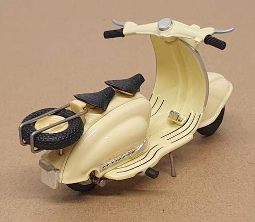 Xonex Escala 1/12 13627 - Vehículo de Pedal Scooter Lambretta - Crema - Imagen 2 de 5