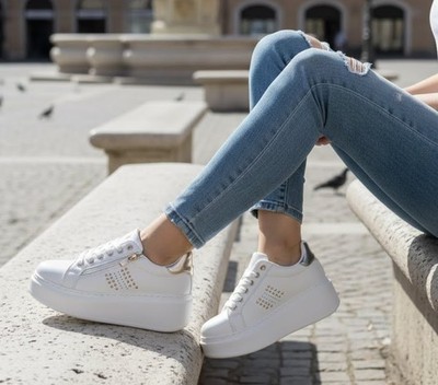 DAMEN SNEAKER WEISS MIT HOHEM KEILABSATZ 25183 SPORTSCHUHE SCHNÜRER NIETEN