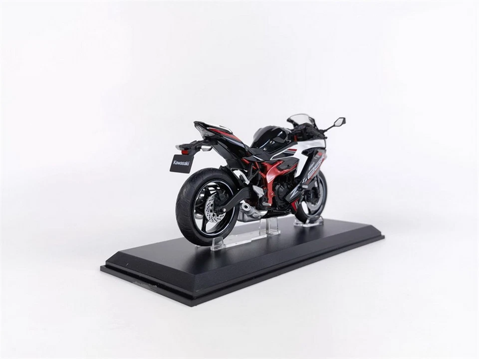 AOSHIMA 1/12 Scale Kawasaki Ninja ZX-25R Red/Black Motorcycle Diecast Model - Image 4 of 4
