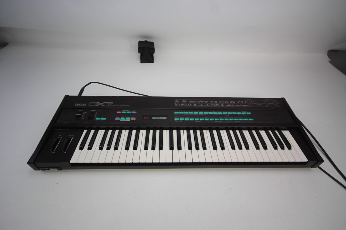Yamaha DX7 Programmable Algorithm Synthesizer 1983 - 1987 - Black