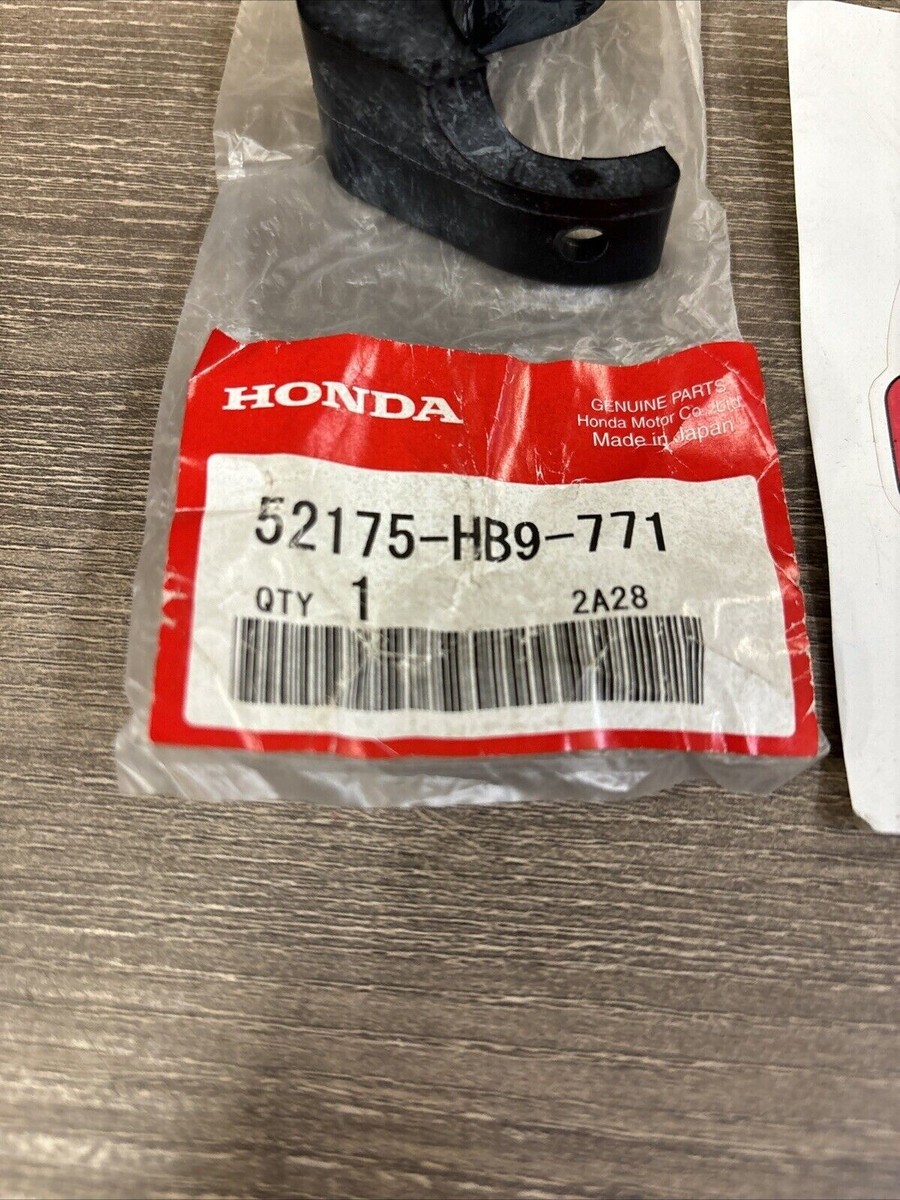 NOS Honda 1988 1989 TRX250R CHAIN LOWER SLIDER 52175-HB9-771 H126 NOS Honda 1988 1989 TRX250R CHAIN LOWER SLIDER 52175-HB9-771 H126