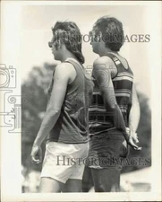 1974 Press Photo Two Spectators at Kemper Open Golf Tournament - afa63275