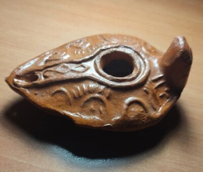 oil lamp in clay, with hand ornaments - Jewish 1st century