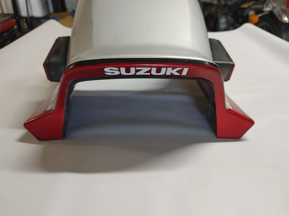 Cubierta de asiento trasero para Suzuki GS550ES 1983 455510-43410-88D Foto 4 de 4