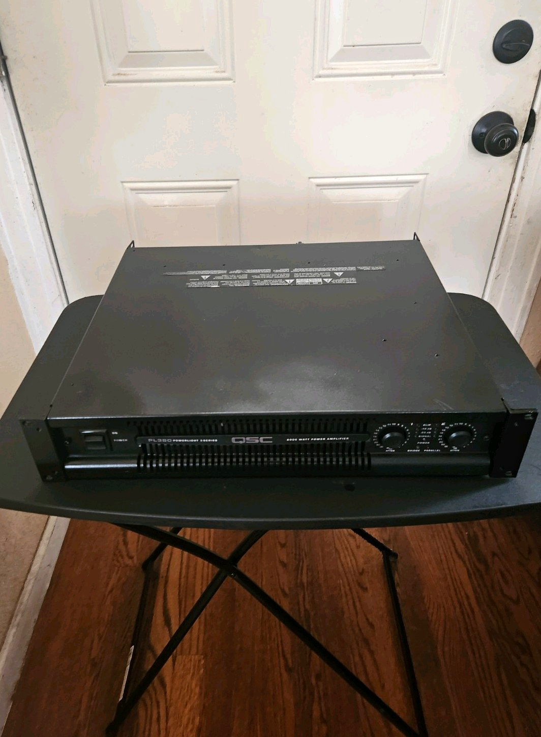 QSC PL 380 PowerLight Amplifier 2-Channel Balanced Bridgeable XLR Banana Black