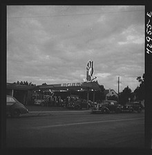 Photo:Redding, California. Gasoline filling station