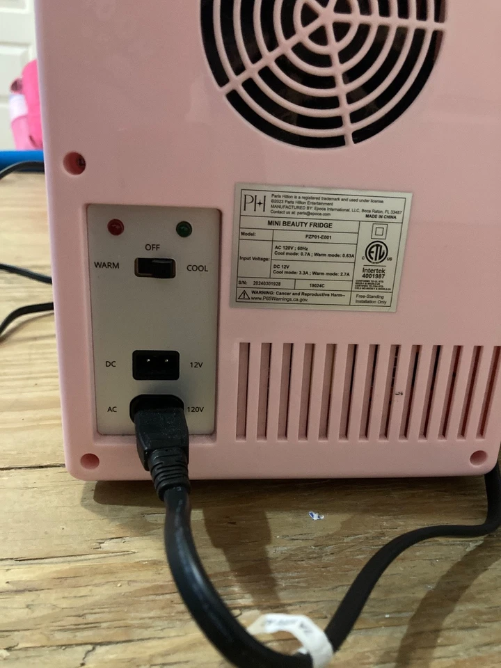 Mini refrigerador personal K6101WH 6L con iluminación LED Foto 3 de 4