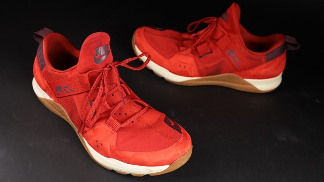 nike tech trainer red