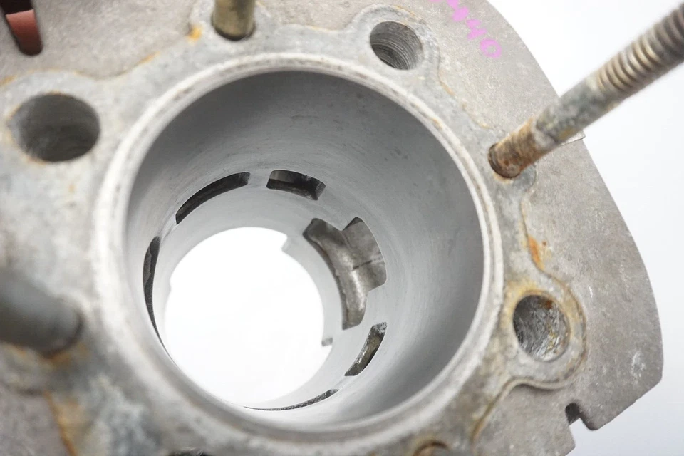 VINTAGE 1977 Yamaha OEM GP 440 RH Right Cylinder Jug 67.75mm 885-11321-00-00 - Imagem 3 de 4