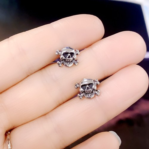 skull and crossbones stud earring stainless steel - Picture 2 of 3