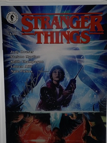 STRANGER THINGS #1 CGC SS 9.8 SIGNED BY MILLIE BOBBY BROWN!! - Picture 2 of 3