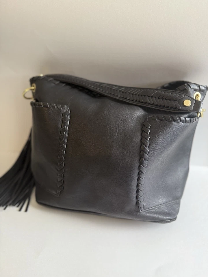 Bolso de Hombro Steve Madden Cuero Negro Sammy Bucket Herrajes Dorados Foto 3 de 4