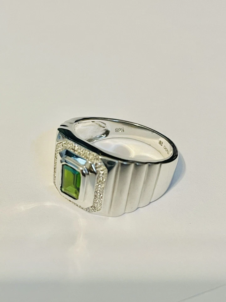 Anillo de sello de peridoto simulado de 0,75 quilates en plata de ley 925 talla 11 Foto 2 de 4