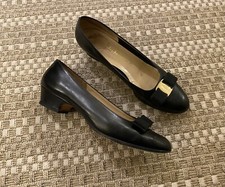 vintage Salvatore FERRAGAMO Vara 9.5 2A Narrow Black Leather Low Heel Pumps