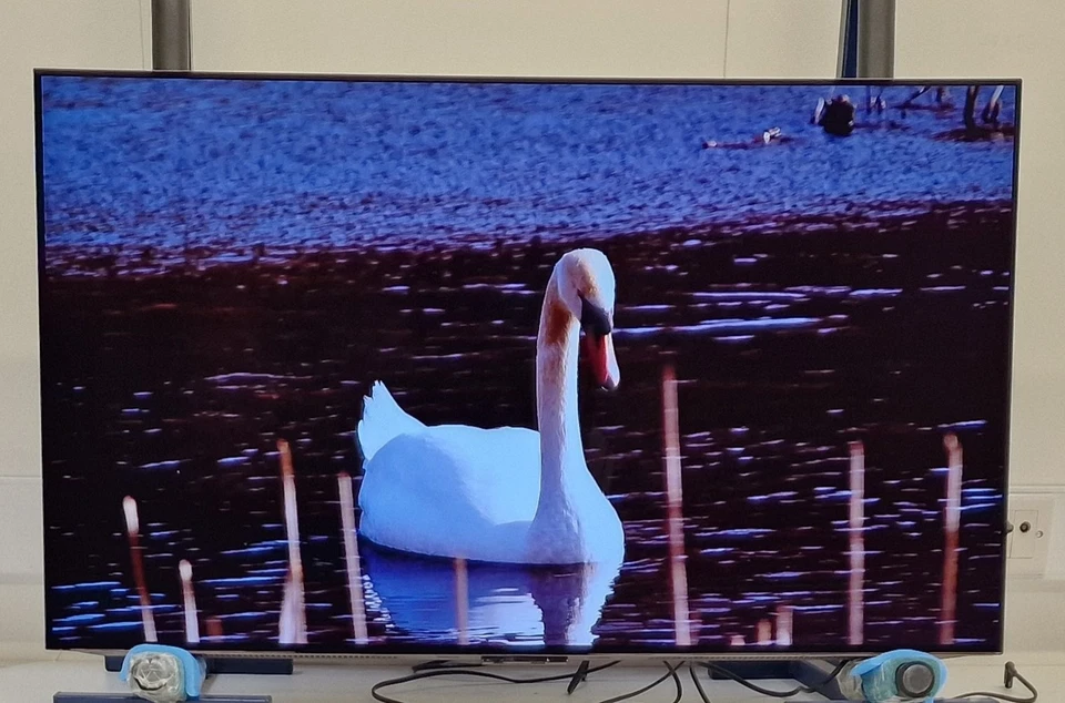LG OLED42C44LA OLED HDR 4K Ultra HD Smart TV 42" with Alexa [Mark/Missing Items] - Image 4 of 4