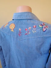 Vintage 1970's JCPenney Towncraft Chambray Embroidered Mushroom Button Up Medium