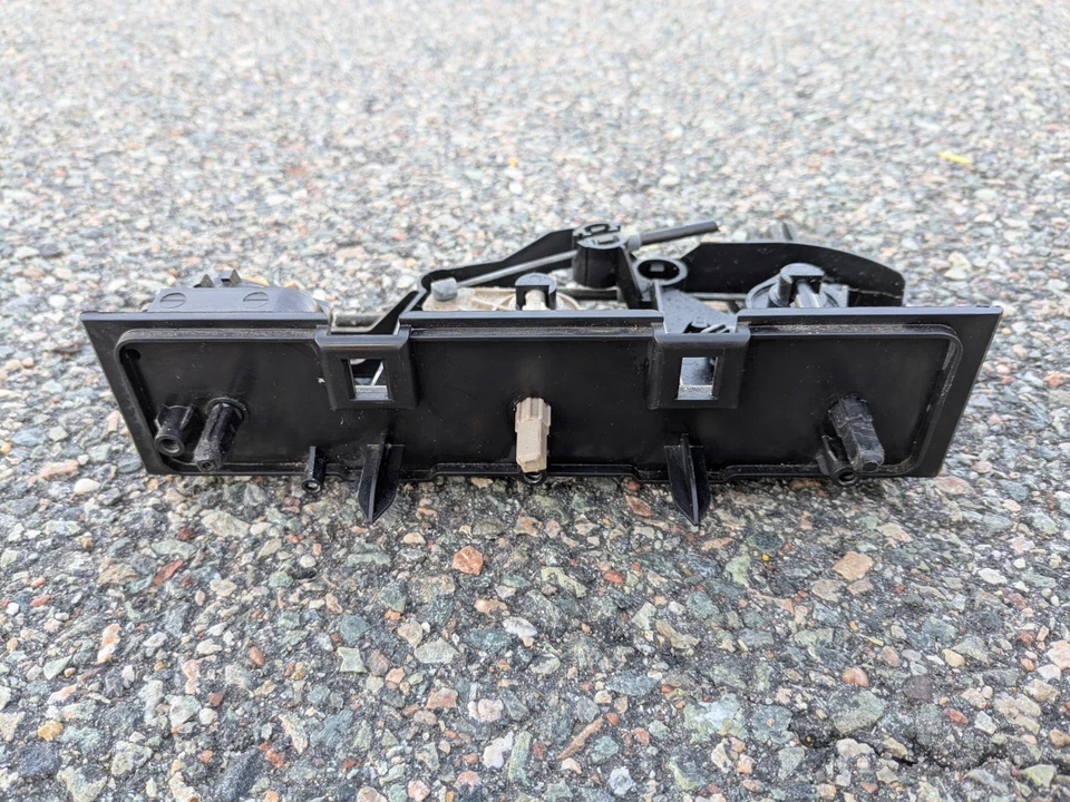 2000-2006 Toyota Tundra Manual A/C Heater Climate Control Unit GENUINE OEM - Image 2 of 4