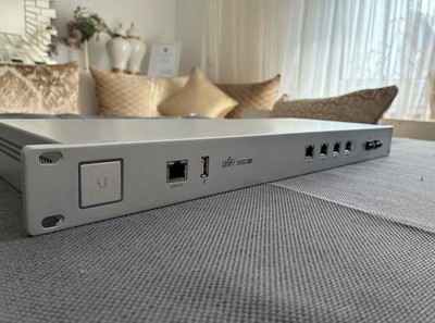 Ubiquiti UniFi Security Gateway Pro USG-PRO-4 Rack Router 2WAN 1Gbps