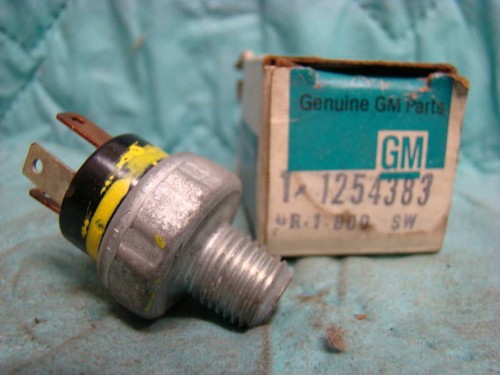 Interruptor de aceite Pontiac Firebird LeMans Ventura 231 1977 nuevo de lote - Imagen 2 de 5